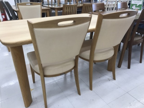 特選家具のカリモク