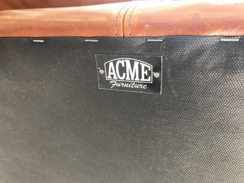 アクメファニチャーのソファ