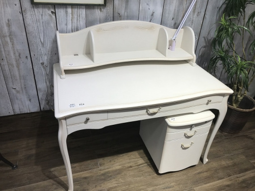 中古家具の学習机