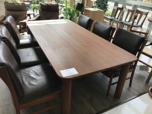 中古家具のダイニングセット
