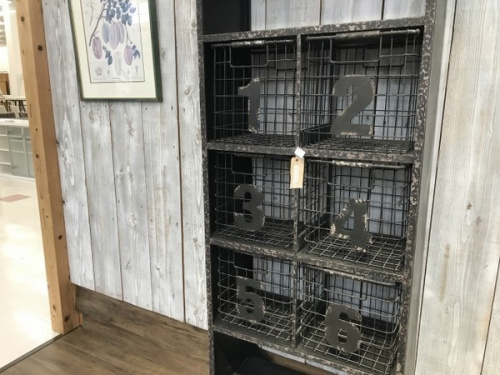 中古家具のインダストリアル