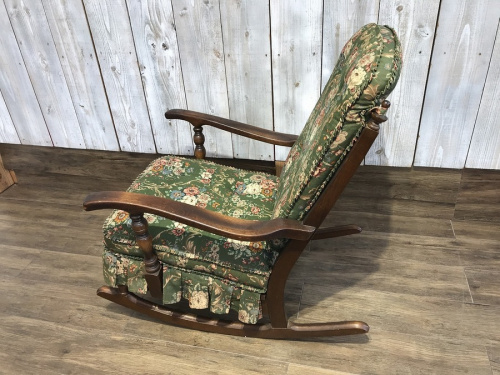 ロッキングチェアのキツツキ