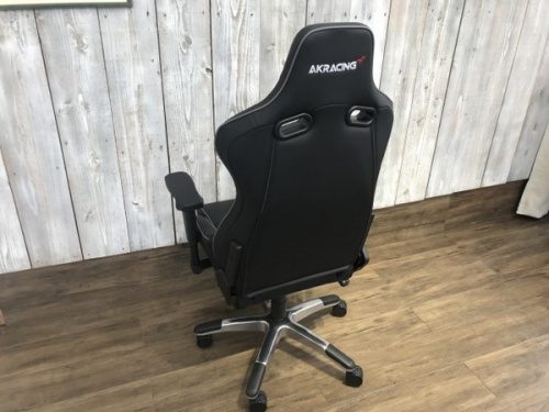 DXRACERのAKRACING