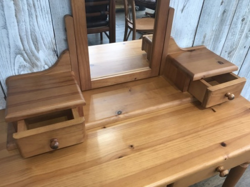 FRANCE BED（フランスベッド）カントリー　ドレッサー　スペイン製 FRANCE BED（フランスベッド）】カントリーデザインのドレッサーが入荷