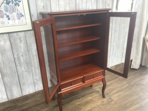 東海家具のキャビネット