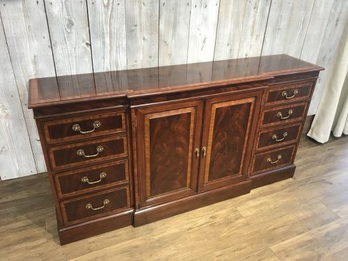中古家具のサイドボード