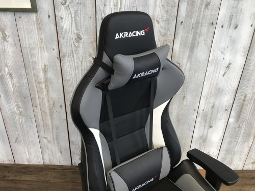 ゲーミングチェアのAKRACING