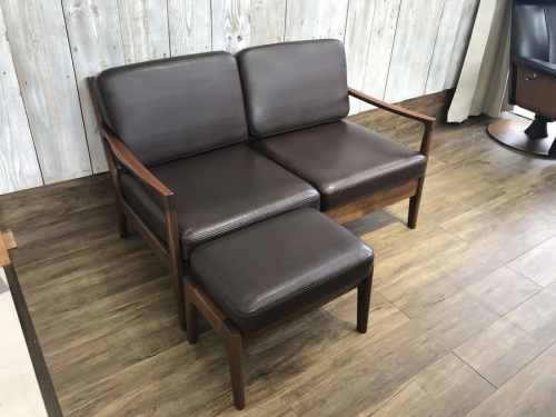 起立木工】北欧デザインのオットマン付2人掛けソファ（ノルディ）が