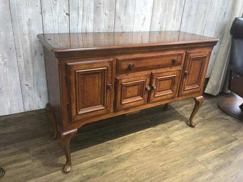 中古家具のサイドボード