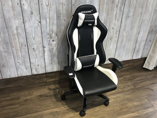 ゲーミングチェア　中古のAKRACING