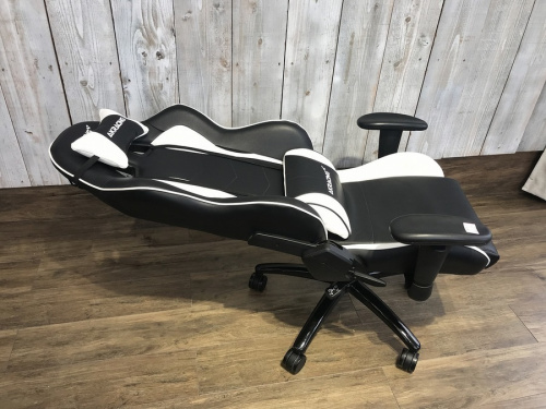 AKRACINGのDXRACER