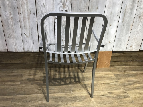 ガーデンファニチャーのアームチェア