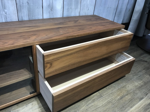 無印良品　ウォールナット　キャビネット 木製キャビネット 木扉 スリム ウォールナット材突板 | 無印良品