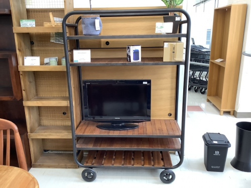ACME FurnitureのKnot antiques