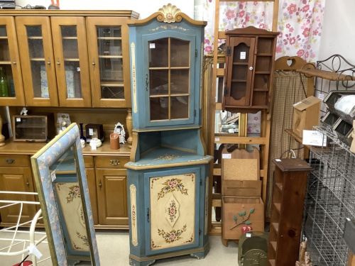 万能収納のキャビネット