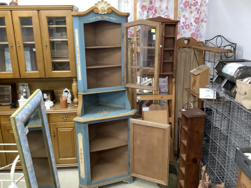 キャビネットのコーナータイプ