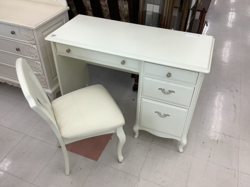 デスクの東海家具