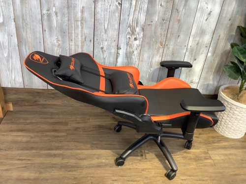 COUGAR　ゲーミングチェアのクーガー　ゲーミングチェア　中古