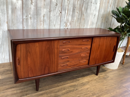 北欧家具　中古のサイドボード　北欧　