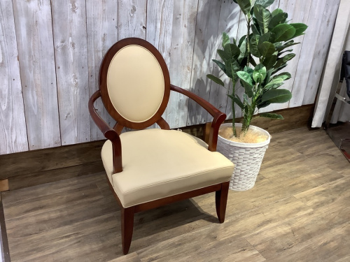 中古家具のリフティングテーブル
