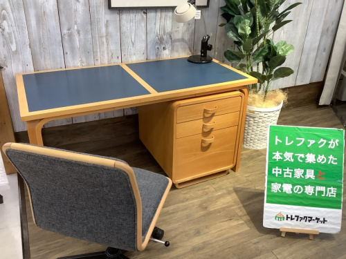 中古家具のデスク