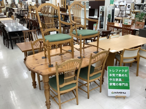 生活家具のテーブル