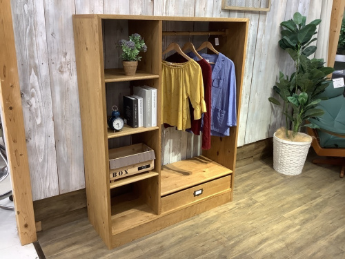 中古家具のハンガーラック