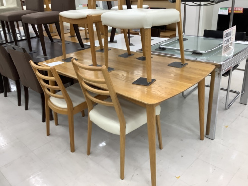 新入荷のダイニングセット
