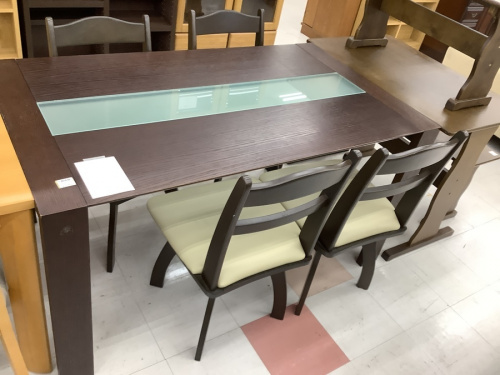 ダイニングセットのチェスト