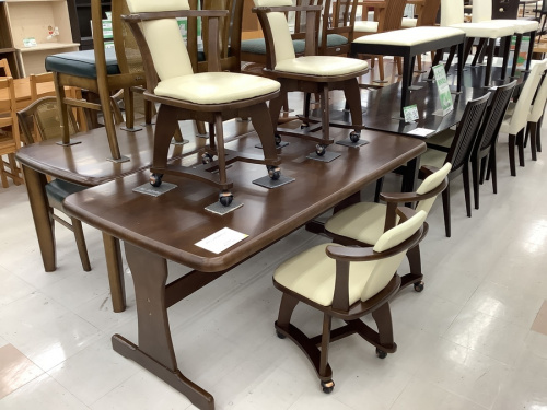 新入荷のダイニングセット
