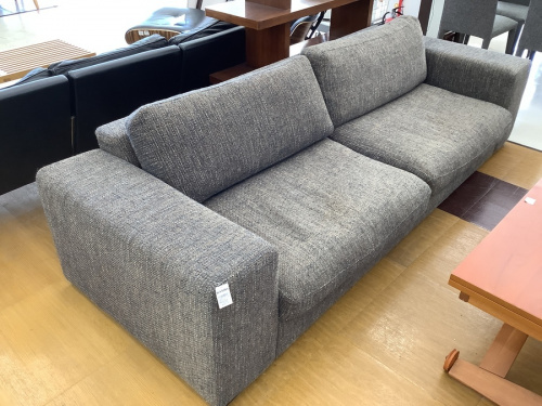 BoConcept｜3人掛けソファ｜中古｜汚れ・壊れあり（脚）｜ライトグレー スマホで購入】BoConcept (ボーコンセプト) 3人掛けワイドソファー
