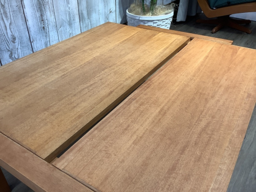 ローテーブルのキャビネット