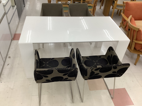 ダイニング5点セットのmoda en casa