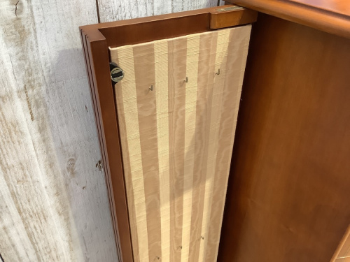 アンティークのキャビネット