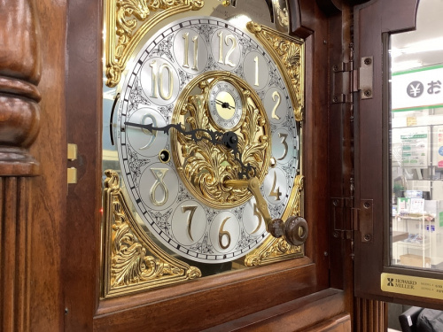 ホールクロックの柱時計