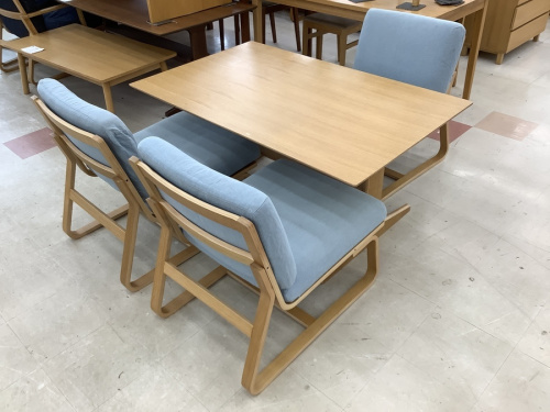 テーブルのダイニング4点セット