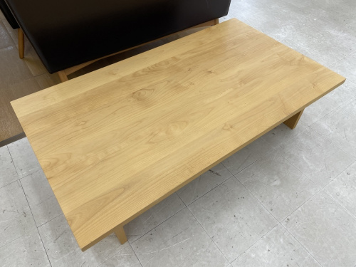 中古家具のテーブル
