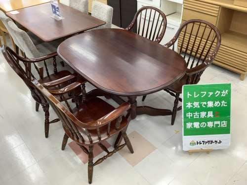 生活家具のテーブル