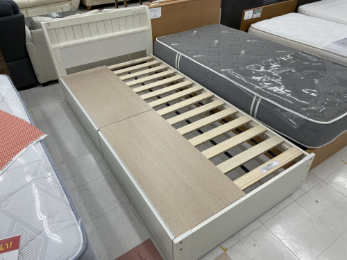 中古家具のベッド