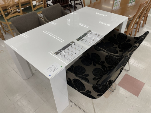 中古家具のダイニングセット