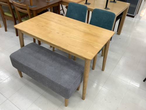 テーブルのダイニング4点セット