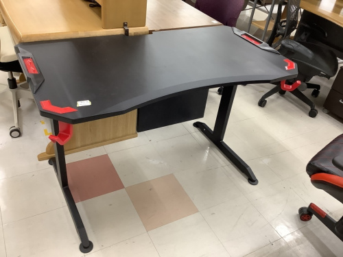 新入荷のゲーミングチェア