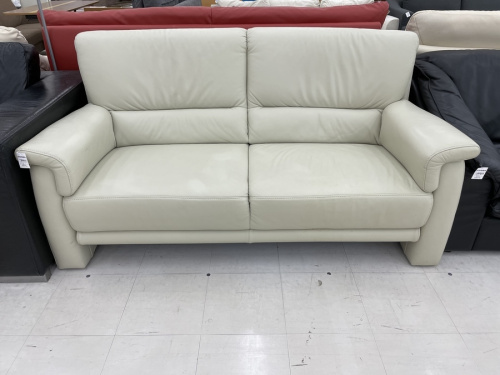 中古家具のソファ
