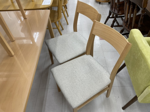 中古家具のテーブル