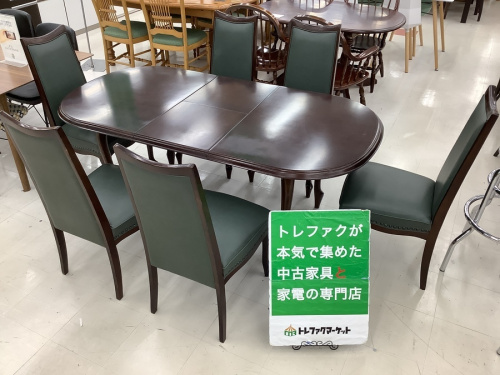 生活家具のテーブル