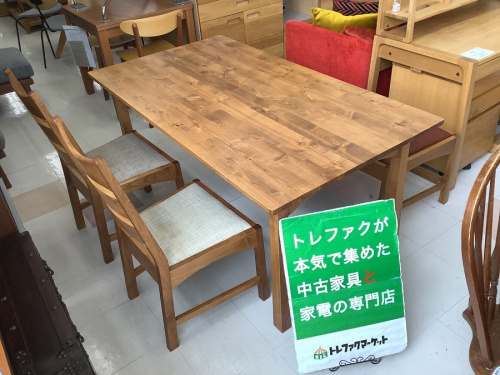 生活家具のテーブル