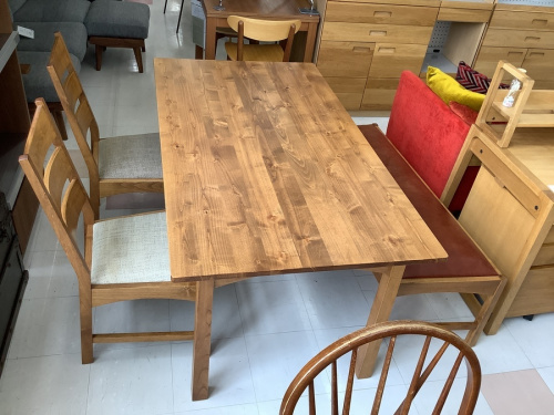 テーブルのダイニング4点セット