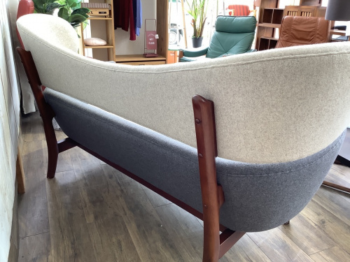 特選家具のベーカーソファ