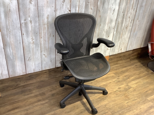 中古家具のアーロンチェア