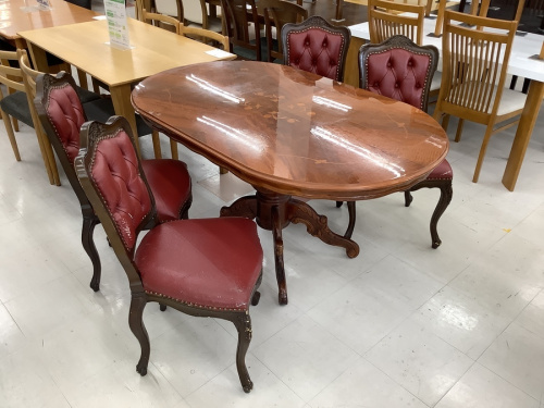 生活家具のテーブル